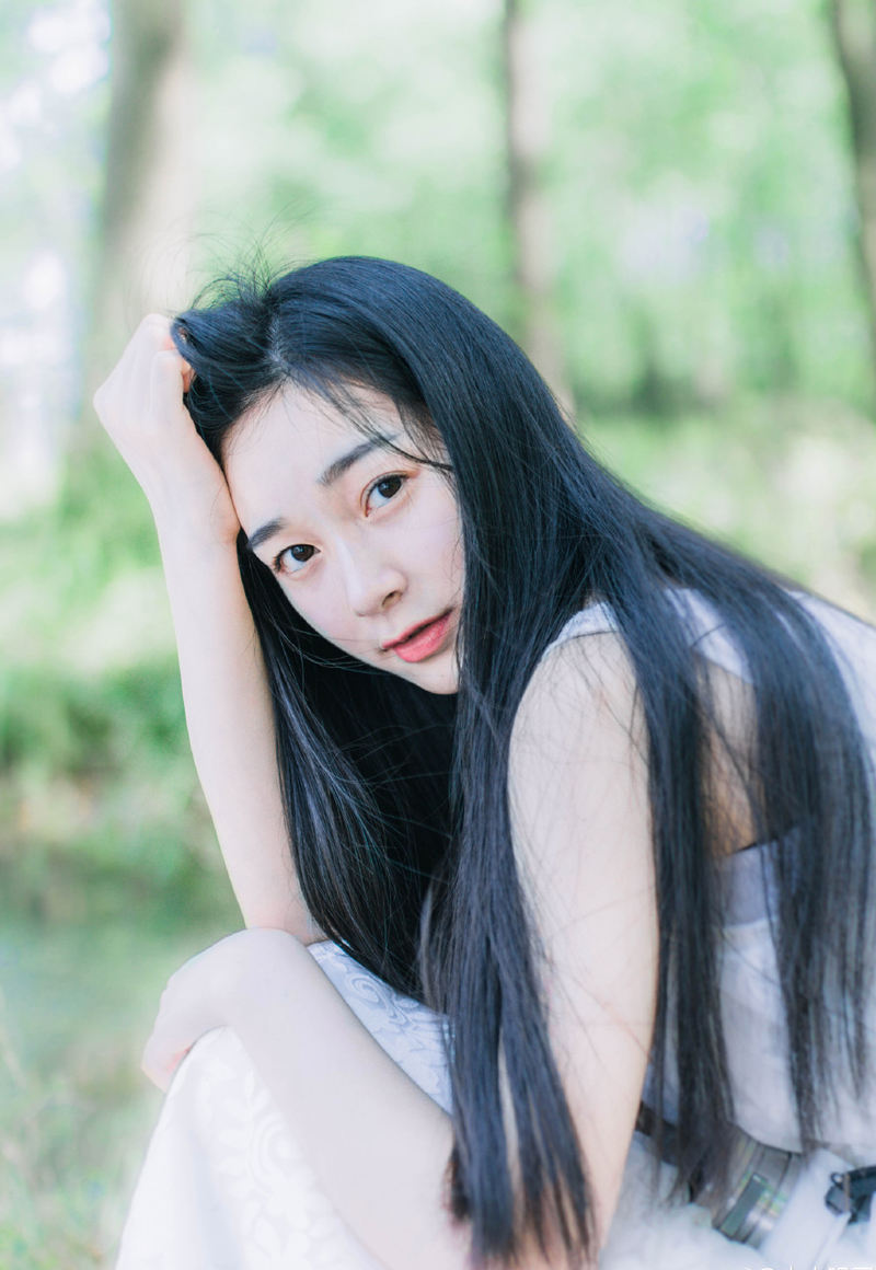 世界上没有谁会对谁真心。也只有骗子才是真心。因为他想真心骗你。